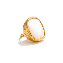 Load image into Gallery viewer, Eloísa Mother Pearl Ring
